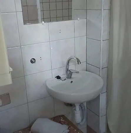 Visszavar-lak Privat Berlemeny Guest house *